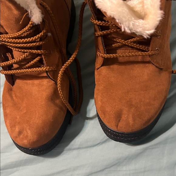 Warm Tan Women's Winter Boots size 40 inside which is size 9. Warm fur inside. - Picture 4 of 11